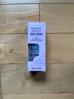 NWT Trader Joe’s Dewy Skin Serum with Niacinamide and Hyaluronic Acid Complex